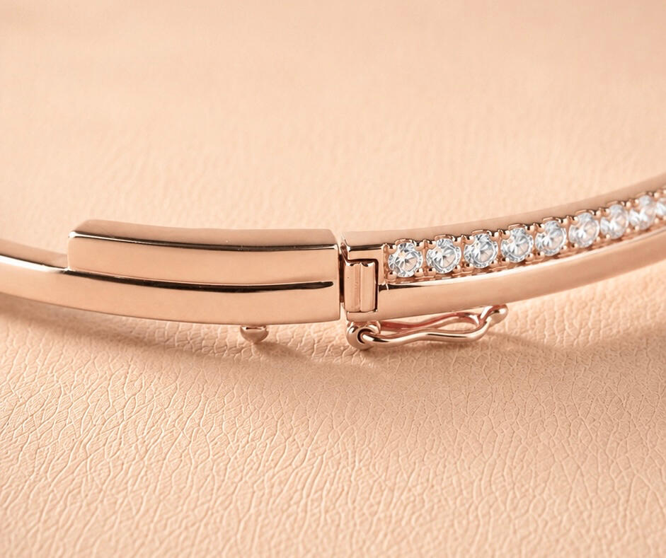 Morning Star Bangle with round and round diamonds in 18K rose gold